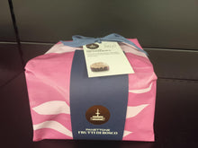 Charger l'image dans la galerie, Panettone aux fruits des bois recouvert de chocolat blanc (1KG)