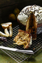 Charger l'image dans la galerie, FIASCONARO - Panettone poire et chocolat, recouvert de chocolat blanc (750g) - Les produits du soleil